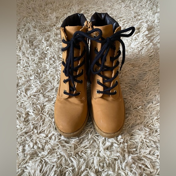 Zigi Soho Chunky heeled women’s boots that resemble “Timbs”, size 8 - Picture 7 of 13